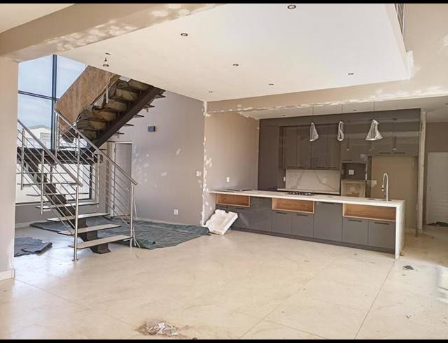 4 BEDROOM HOUSE FOR SALE IN MIDSTREAM RIDGE